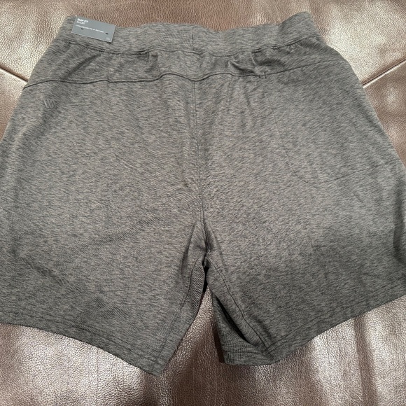 VRST Mens Slim Fit Shorts 7" Inch Inseam Athletic Gym Workout Gray- Size Medium - Picture 2 of 6